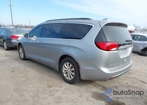 2017 Chrysler Pacifica Touring-L z USA, uszkodzony, nr VIN 2C4RC1BG4HR598187